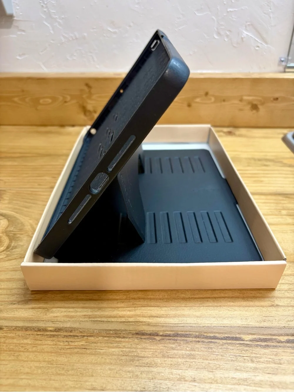 Black iPad Zugu case